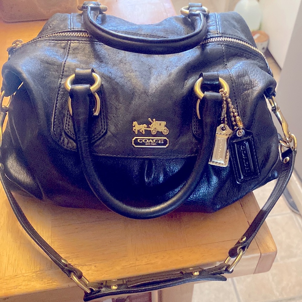 COACH Large Satchel 💞a beautiful classy Black & Gold perfect for any use !